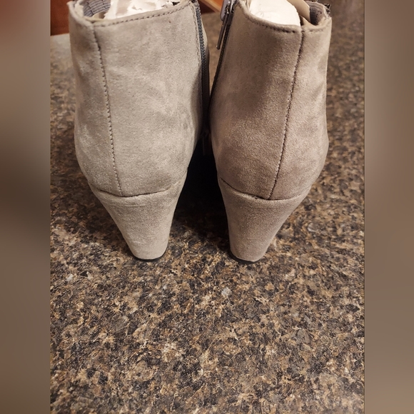 New Wedge Heels - Picture 2 of 2